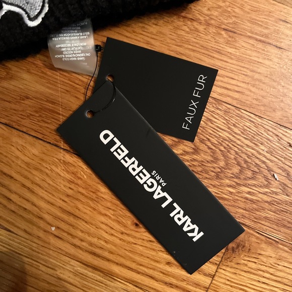 NWT Karl Lagerfeld Black Beanie PomPom Graphic Patch Hat L4KH7874 - Picture 5 of 6